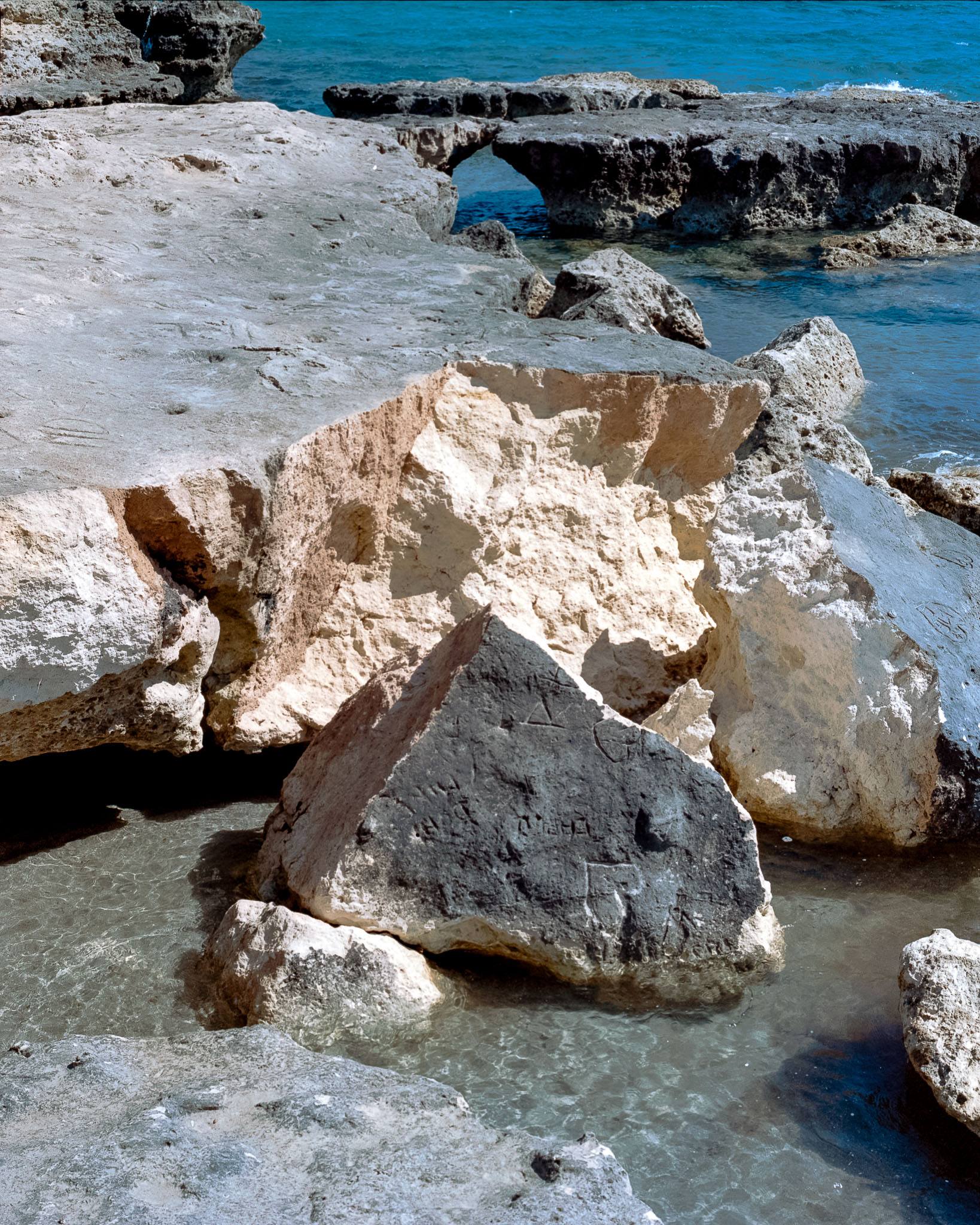 4 rullo 3 Erosione costiera spiaggette caletta Specchiulla rocce scogliera bagnanti cane 3 giugno 2022-2