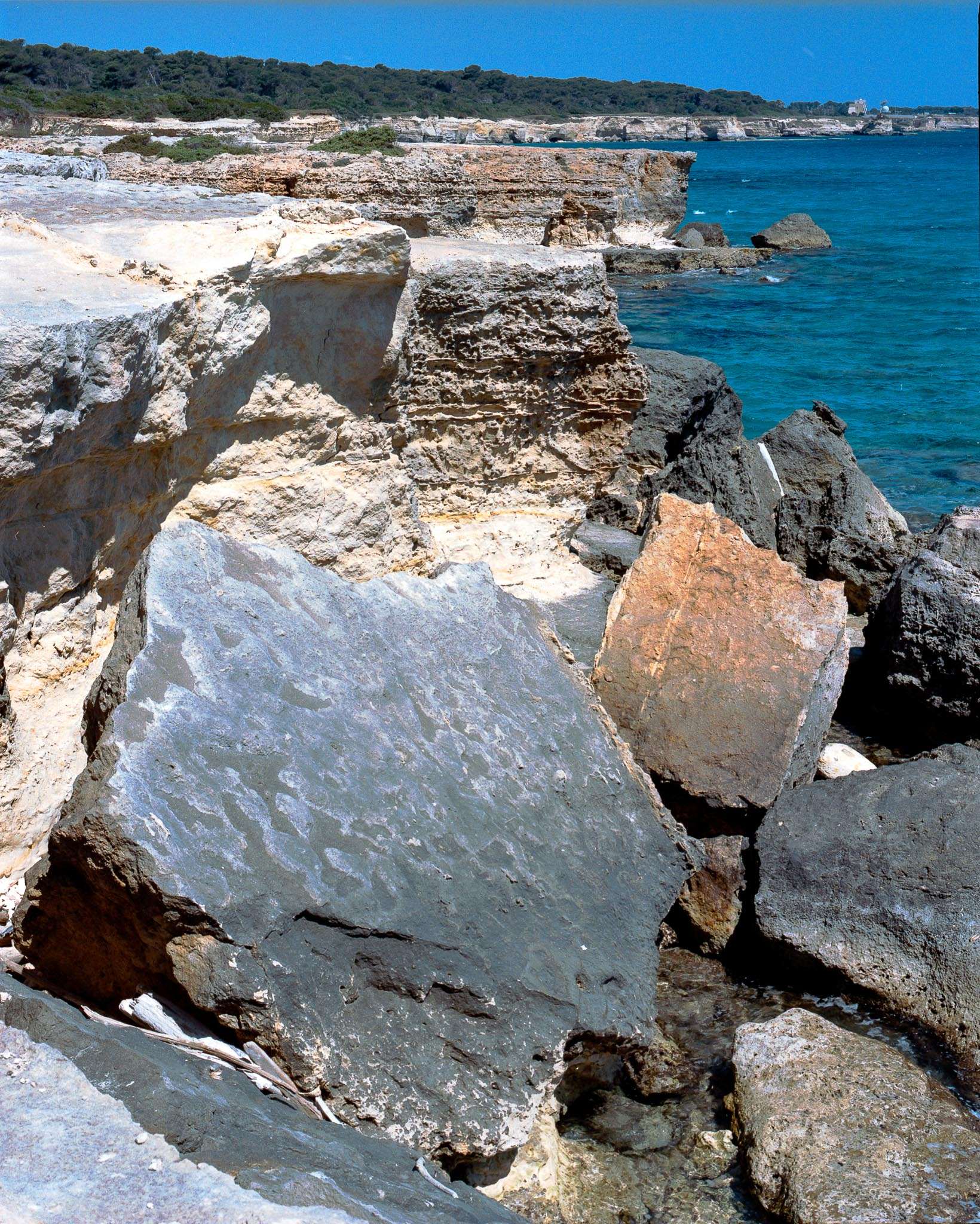 9 rullo 4 Erosione costiera spiaggette caletta Specchiulla rocce scogliera falesia crollo bagnanti 3 giugno 2022-2