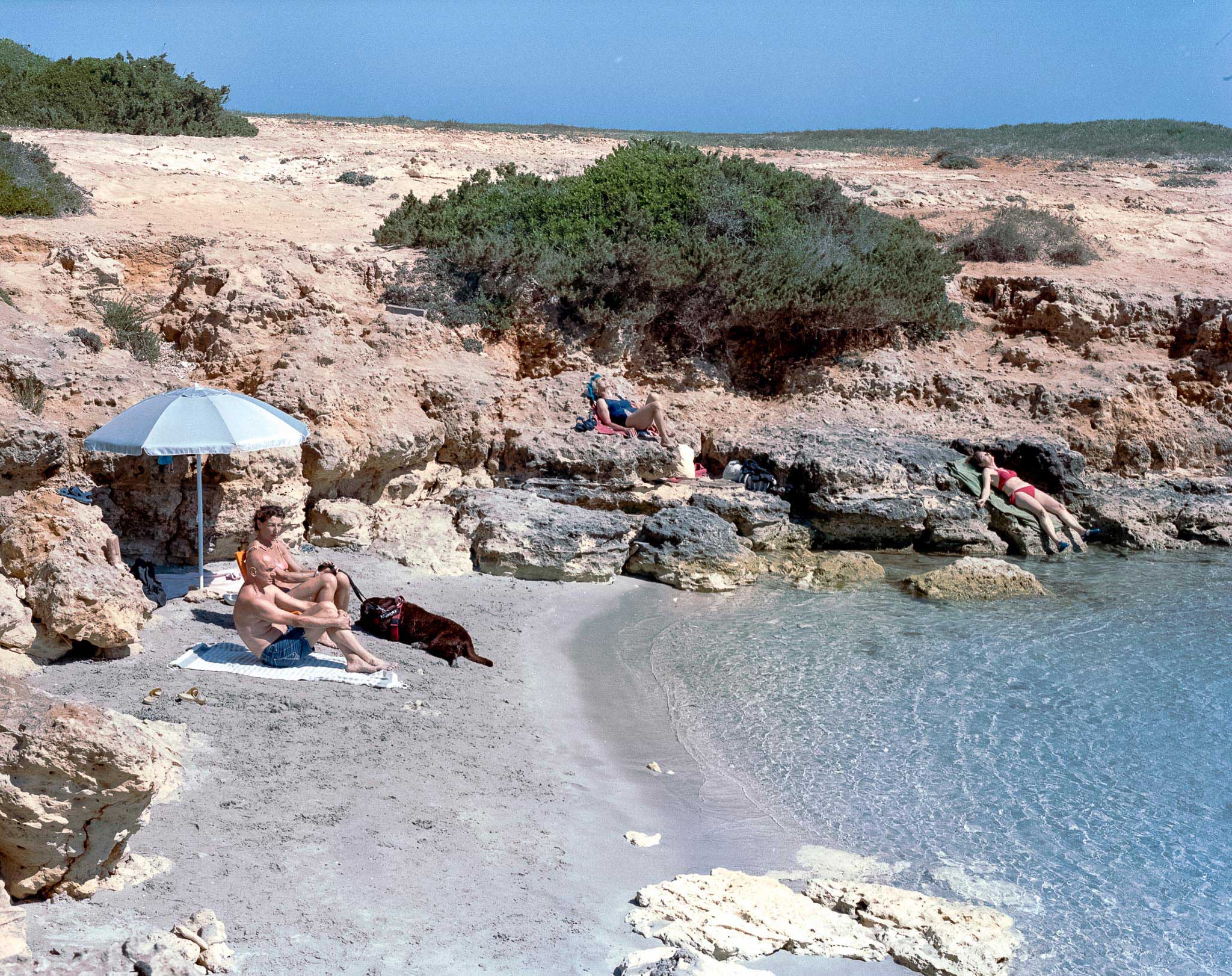 003_1-rullo-4-Erosione-costiera--spiaggette-caletta-Specchiulla-rocce-scogliera-falesia-crollo-bagnanti-3-giugno-2022-positive-2