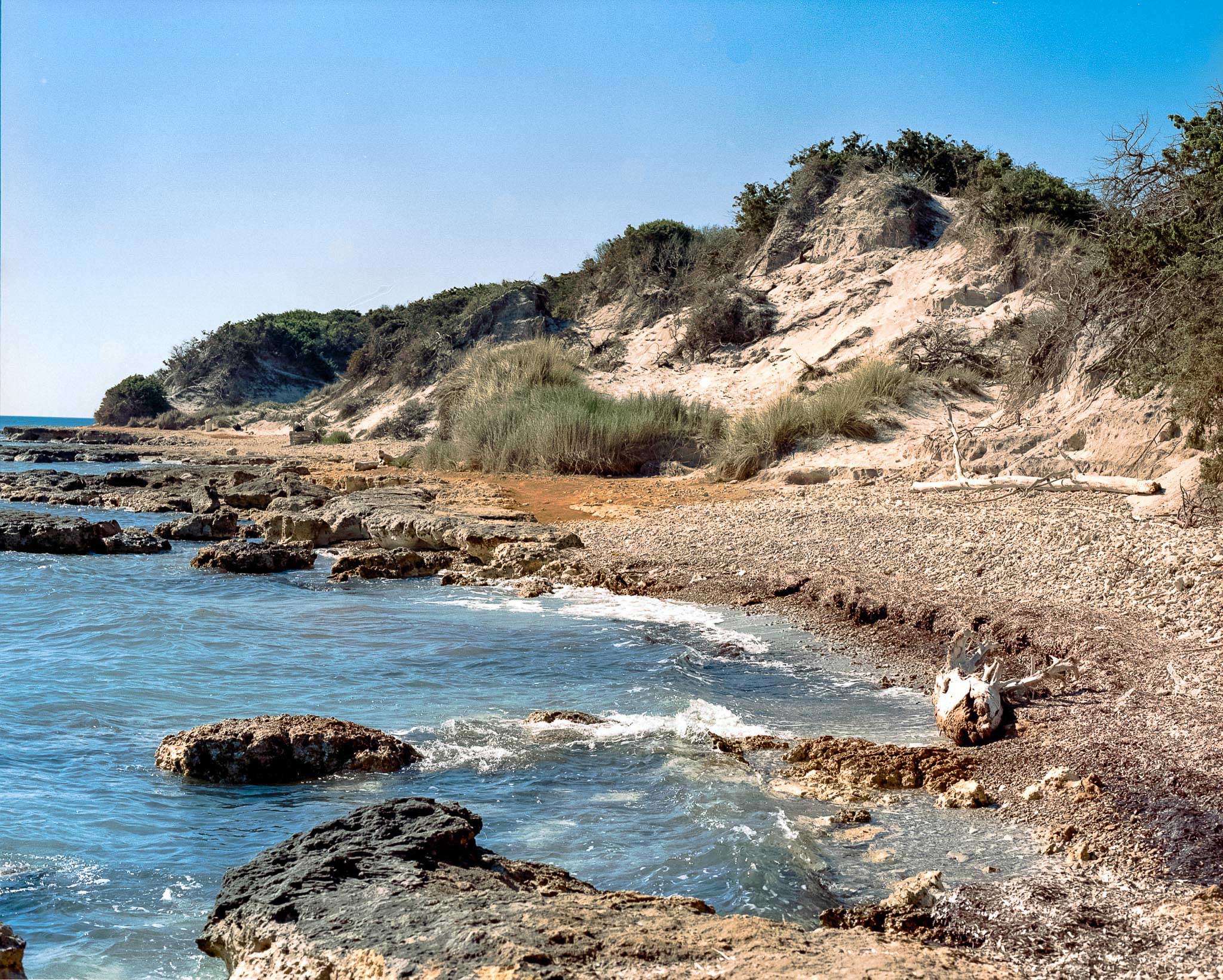 007_2-rullo-2-Erosione-costiera-San-Giorgio-spiaggia-ripascimento-Frassanito-rocce-sabbia-dune-3-giugno-2022-positive-2