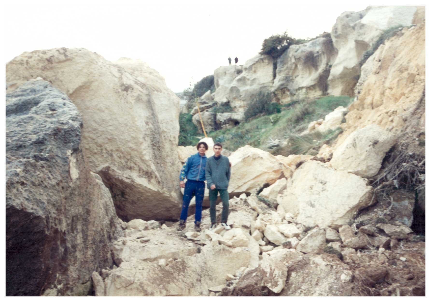 Foto-d’archivio_-crolli-a-Torre-dell’Orso-1994
